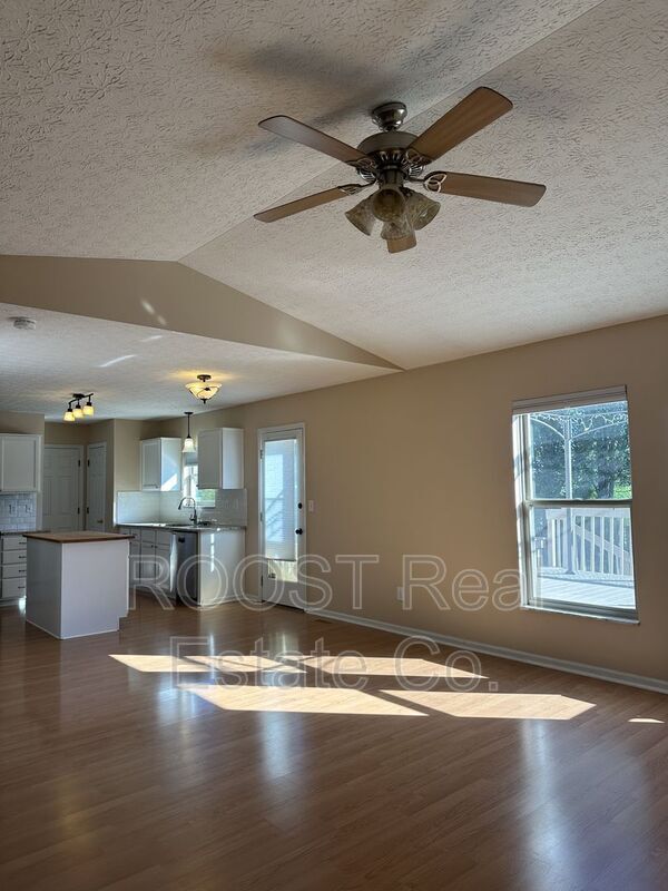 Photo - 908 Portlock Dr