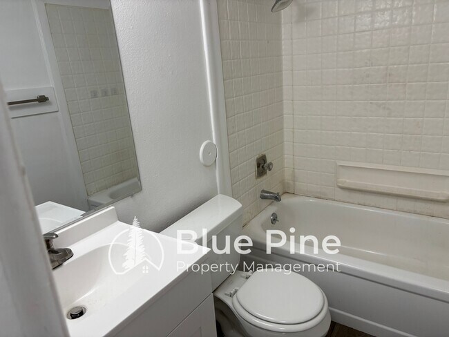 411 Gladstone St Unit 3