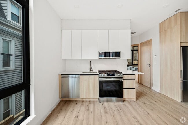 Building Photo - 6 National St Unit 2 Rental