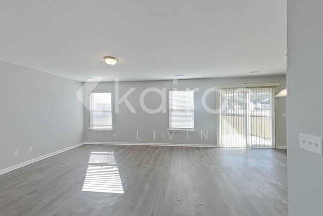 Photo - 101 St Matthew Wy