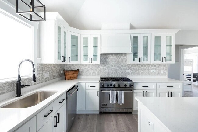 Photo - 122 Williams St