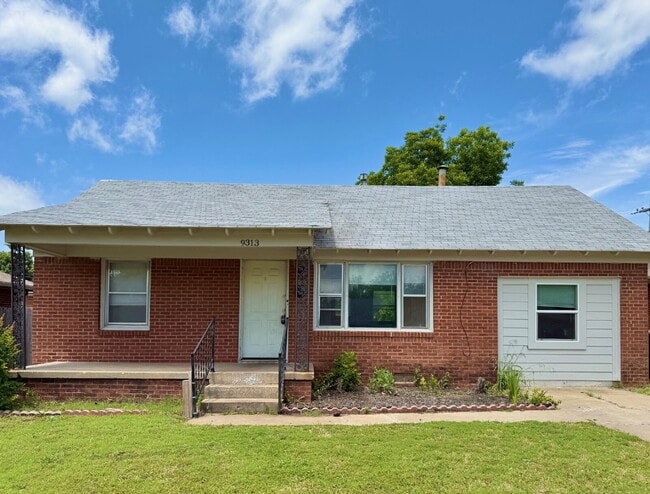 Bright & Spacious 3BR with Large Yard – Gr... - Bright & Spacious 3BR with Large Yard – Gr... Apartment