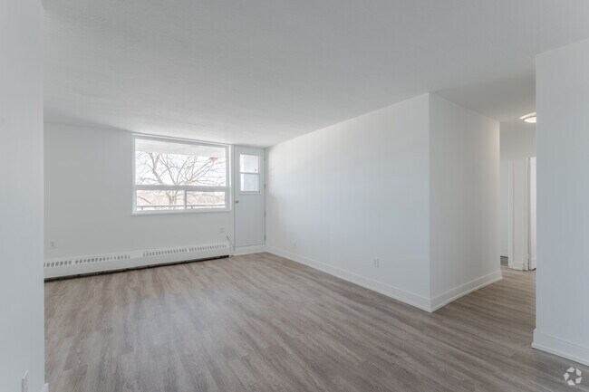 3BR, 1BA - 1,022SF - Living Room