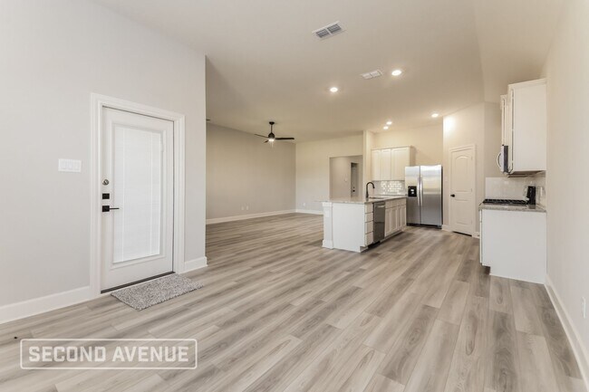 Photo - 2121 Meadow Dr