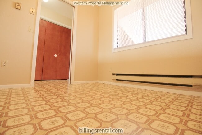 Building Photo - 2320 Alderson Ave Unit #7