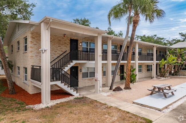 Building Photo - 600 Wildwood Way