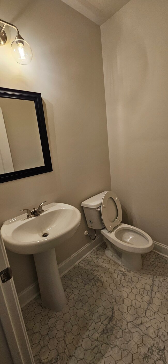 Photo - 1240 Ainsworth Alley