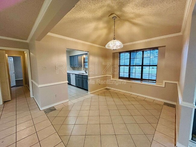 Photo - 828 Haverford Ln