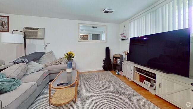 Building Photo - Lincoln Park Garden Level Two Bedroom Unit G Rental
