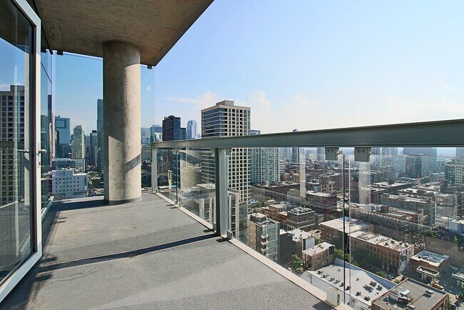 Photo - 814 N La Salle Dr