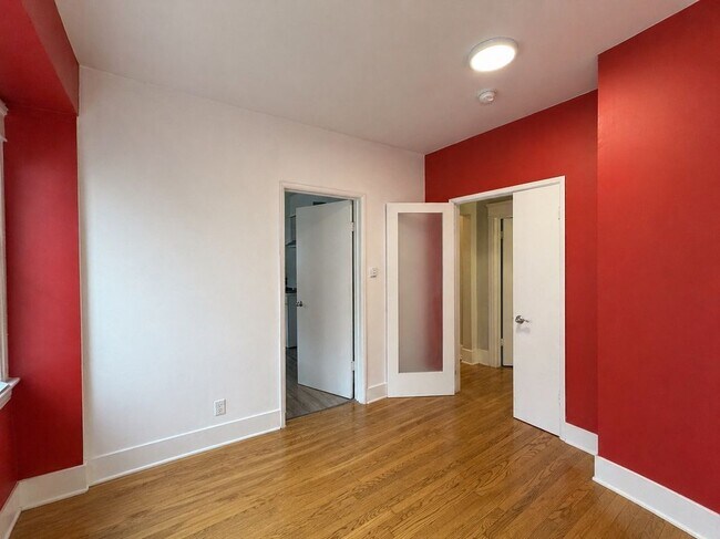 Photo - 244 W 49th St