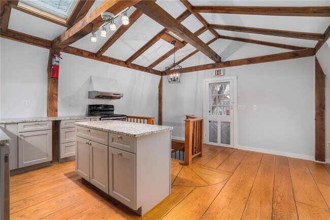 Photo - 31 Bridge St Unit B