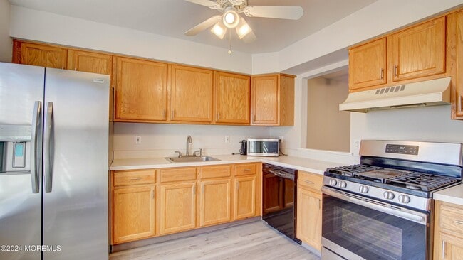 Photo - 27 Haverford Ct