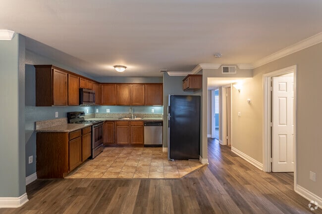 3 BR, 2 BA - 1050 SF