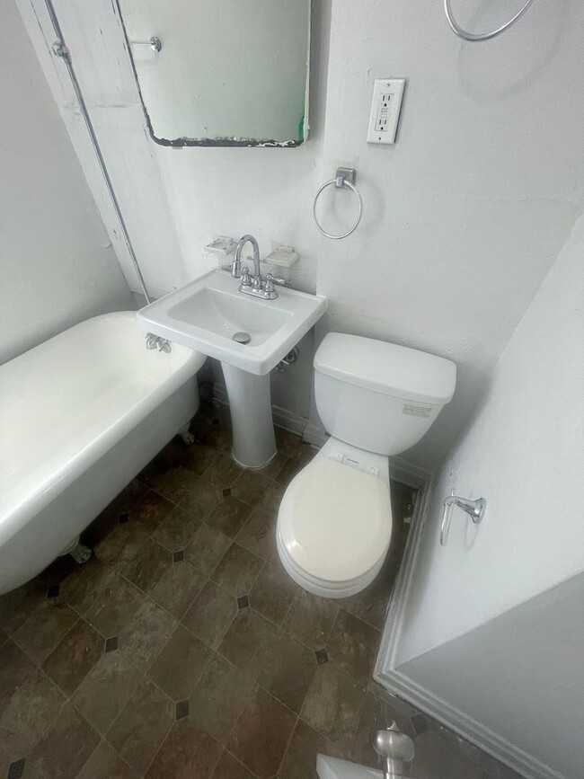 Photo - 4343 N 13th St Unidad 4343B (Third Floor)