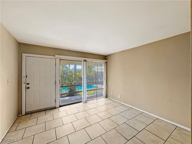 Building Photo - 1852 Golf View Ave Unit 35