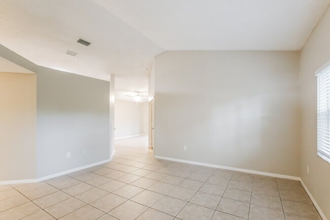 Photo - 428 Lakeside Cir