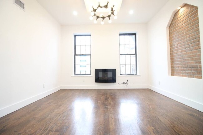 Photo - 1043 Jefferson Ave Unit 1