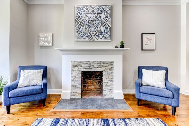 Photo - 3 Bed 2.5 Bath - Bloomingdale Condo - 1 Assigned Parking Space Unidad #1