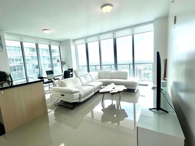 Building Photo - 1111 SW 1st Ave Unit 3214