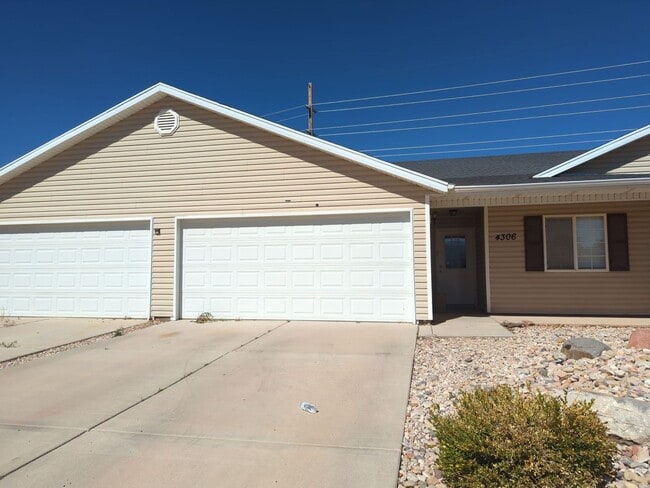 Building Photo - Freshly Updated home in a Quiet Cul-de-Sac