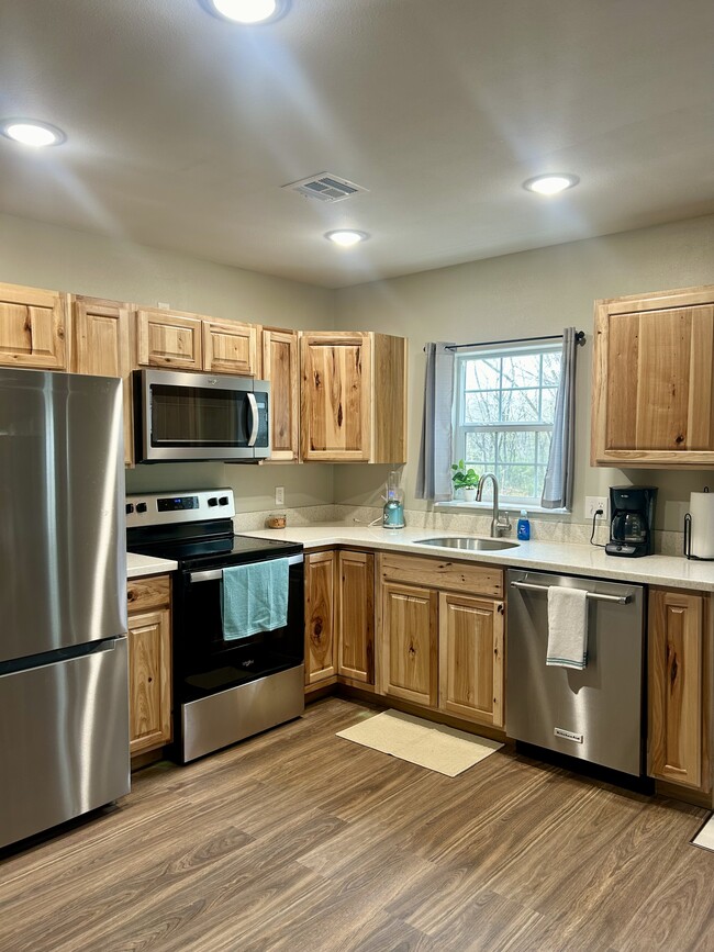 Building Photo - 2720 S 85th St E Unit 1 Bed 1 Bath Guesthouse