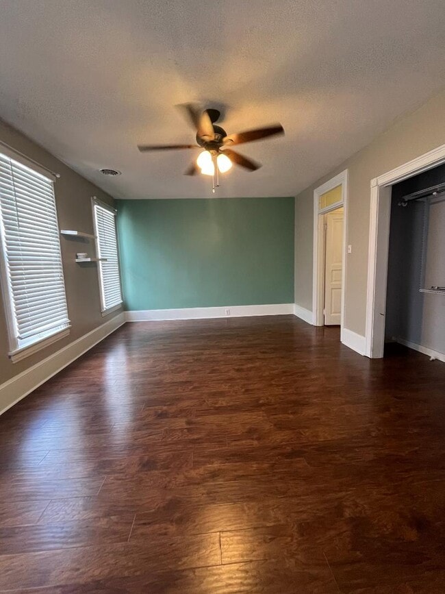 Photo - 122 Center St