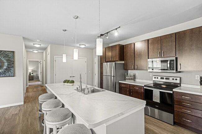 Building Photo - High Bluff Townhomes