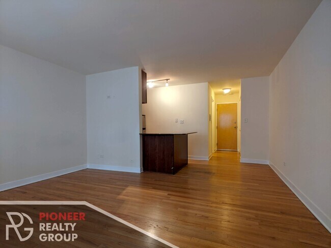 Photo - 643 W Wrightwood Ave