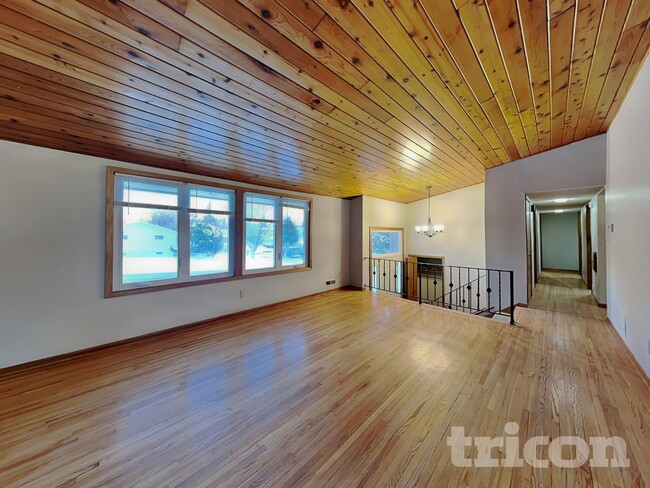 Photo - 9241 34th Ave N