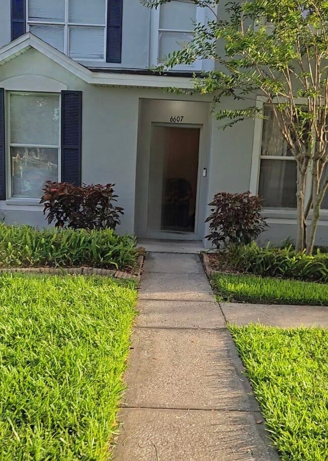 Building Photo - SPACIOUS, BEAUTIFUL 3 BEDROOM 2.5 BATH TOW... Rental