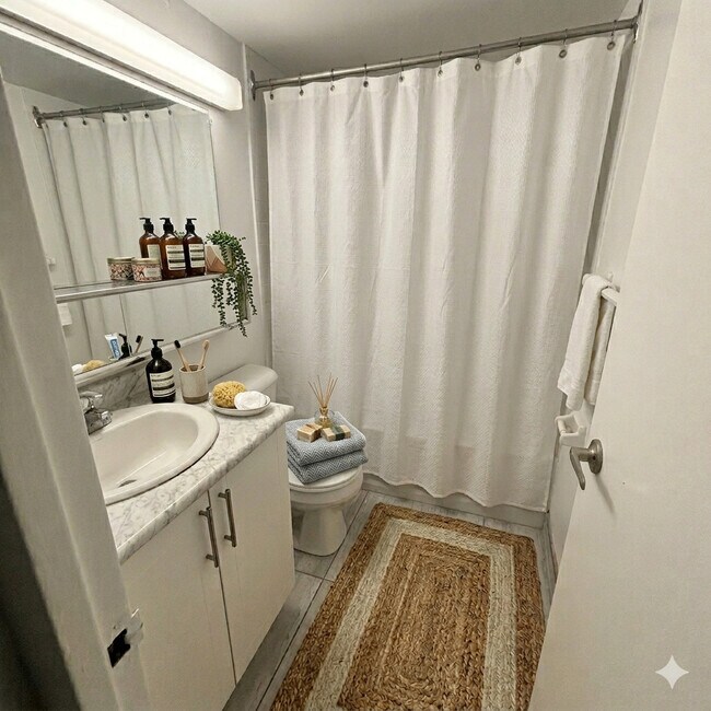 Salle de bain typique - Bayview Square North