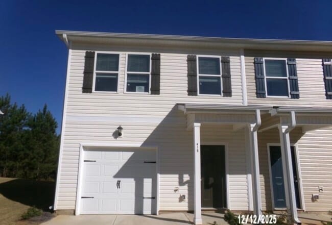 Building Photo - 410 Oakwood Dr NW