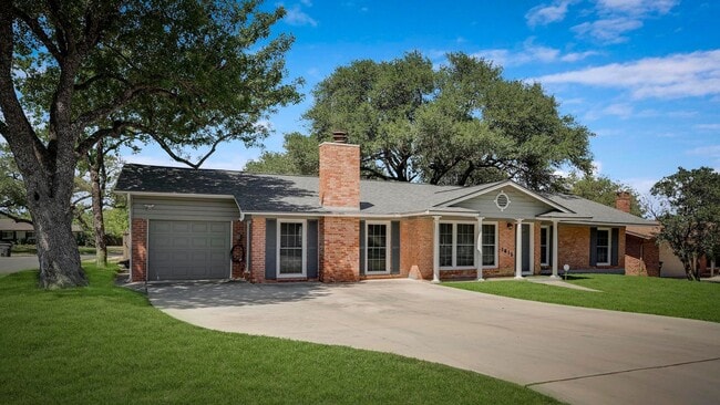 Photo - BEAUTIFUL SINGLE STORY HOME IN ALAMO HEIGHTS WITH POOL