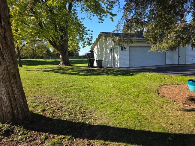 Photo - 732 Poplar Path