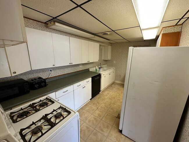 Photo - 91 Davis St Unit Lower Apartment