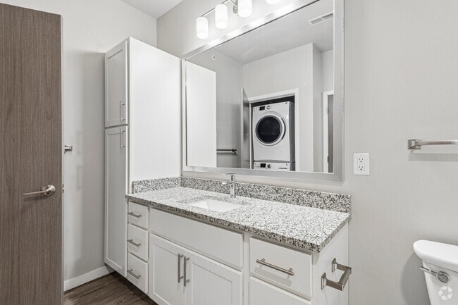 1BR, 1BA - 710SF - Bathroom