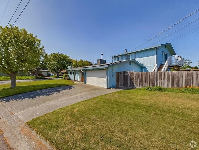 Building Photo - 1834 Roberts Way Rental