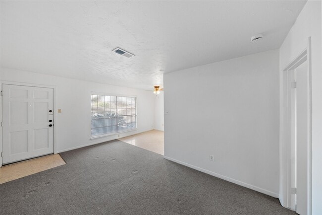 Photo - 926 E 14th St Unit 7