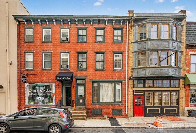 Building Photo - 11 N Willow St Unit 1