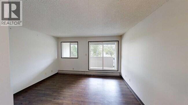 Photo - 5117-5144 44 St