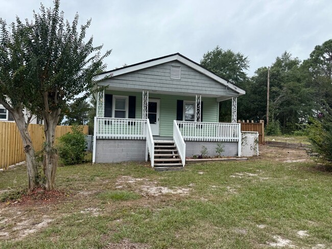 SUNSET PARK - 3 Bedroom & 1 Bath - near t... - SUNSET PARK - 3 Bedroom & 1 Bath -  near t... House