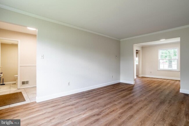 Photo - 10 Honey Locust Ln