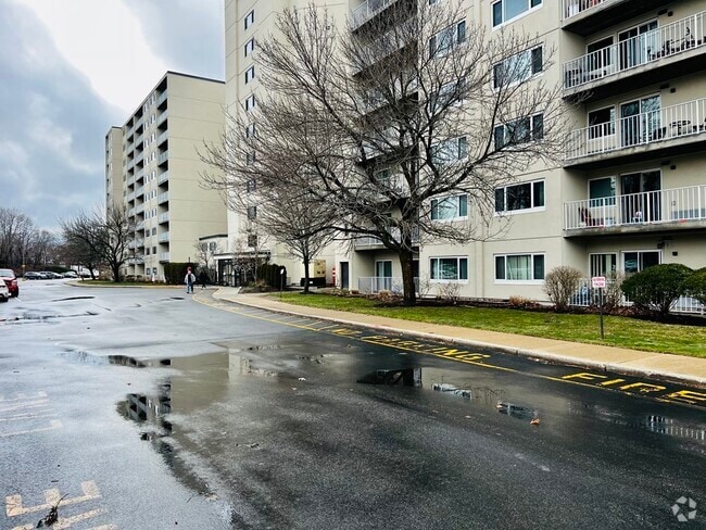 Building Photo - 200 Cove Way Unit 205 Rental