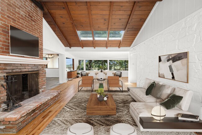Photo - 11765 Laurelwood Dr House