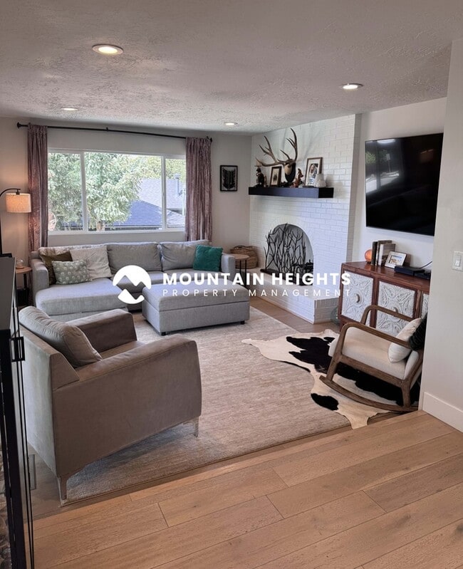 Building Photo - 8589 Kings Hill Dr