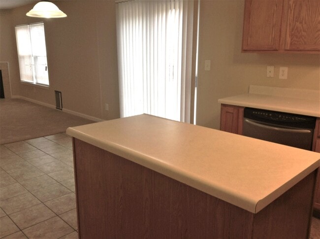 Photo - 1186 Constitution Dr