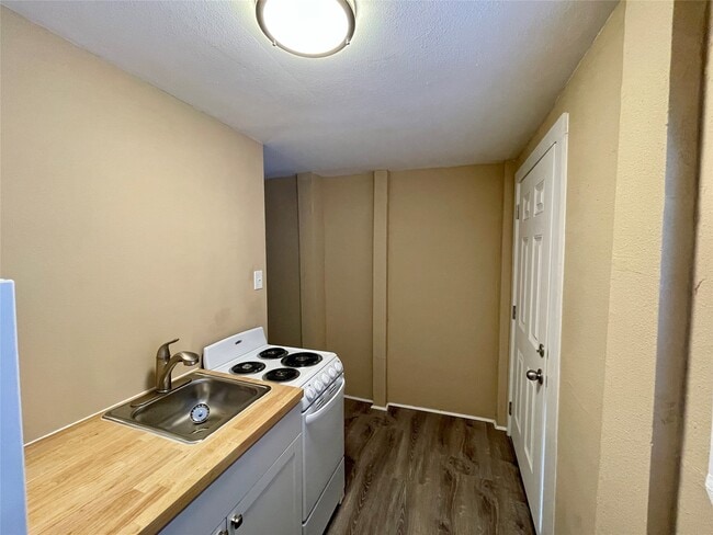 Building Photo - 1814 Ave M 1/2 Unit 7 Rental