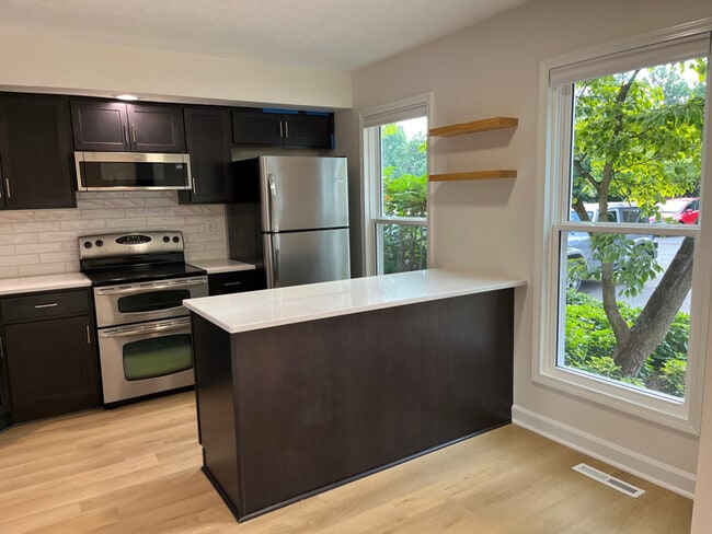 Photo - 122 Greenbrier Dr