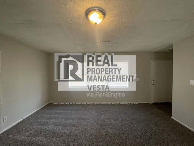 Photo - 1586 Hurley Cir